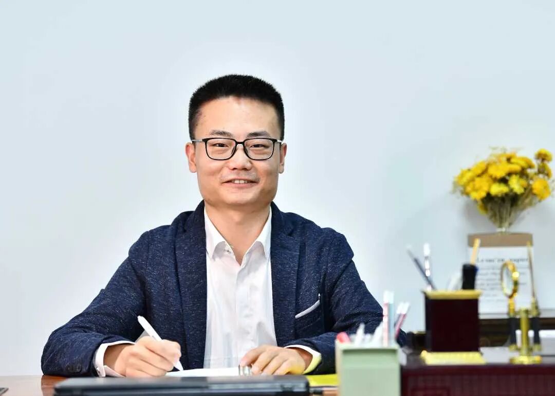  李偉：在滲透文明汁液的土地上拔節生長